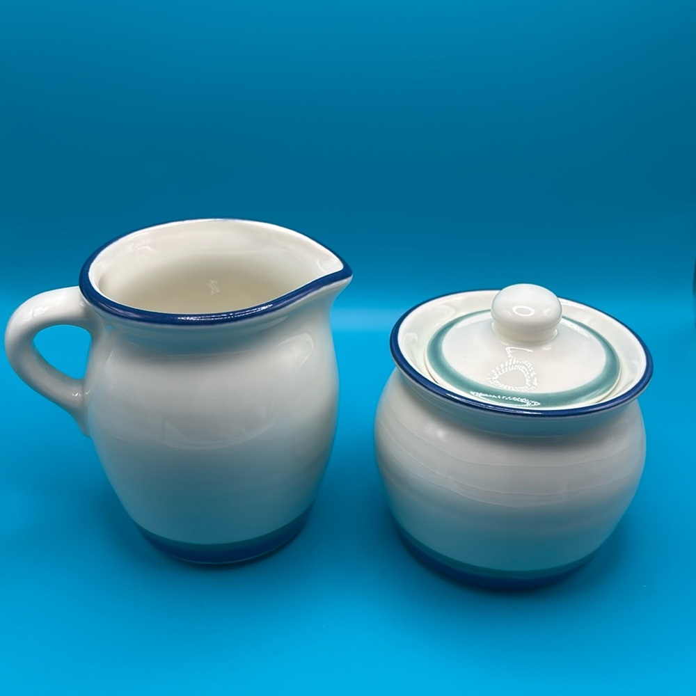 Vintage Pfaltzgraff northwinds creamer pitcher and covered sugar bowl with lid